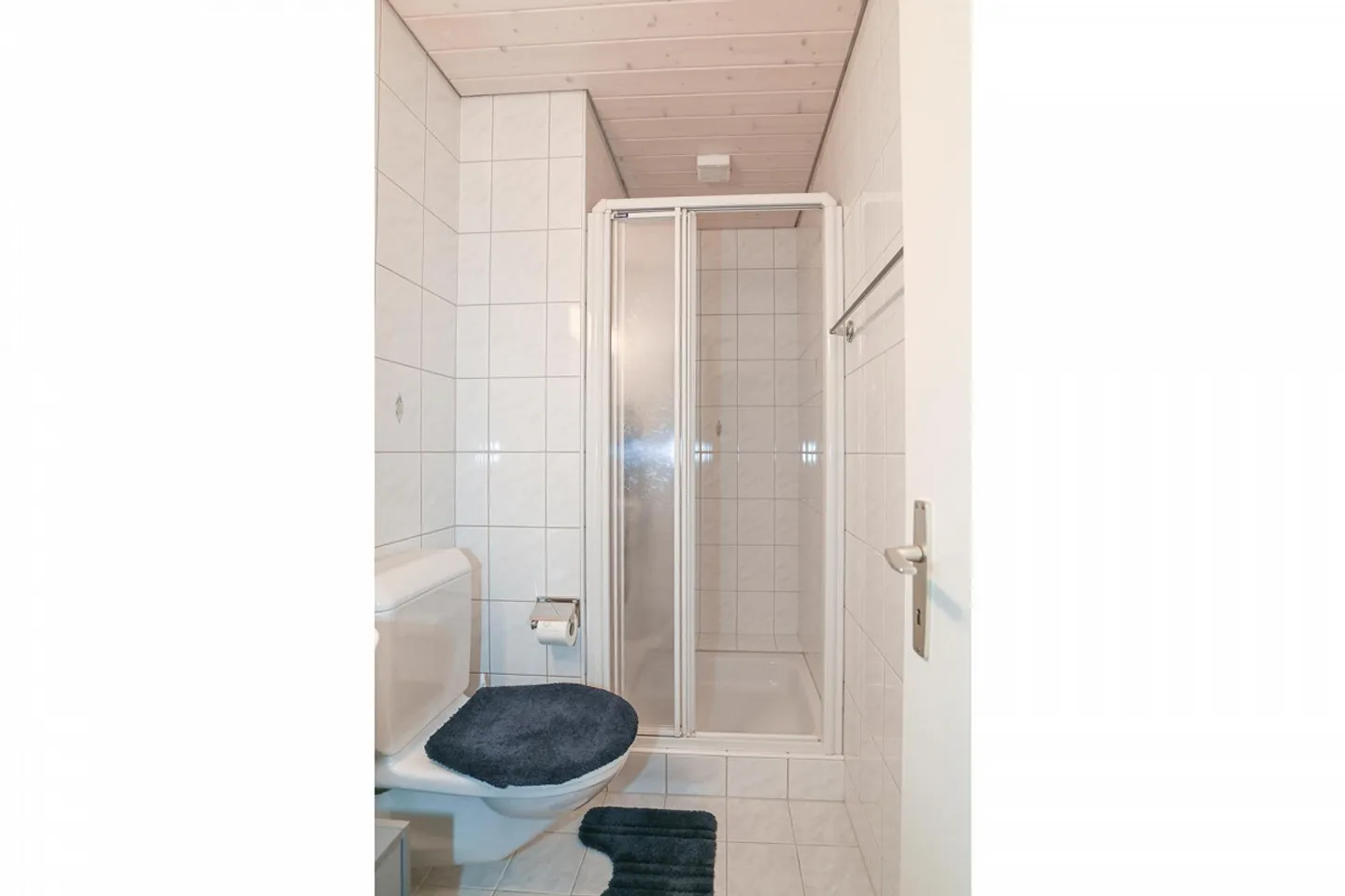 Appartamento spazioso con tre balconi in una posizione vicina alla città e alla natura - Foto 12 di 13