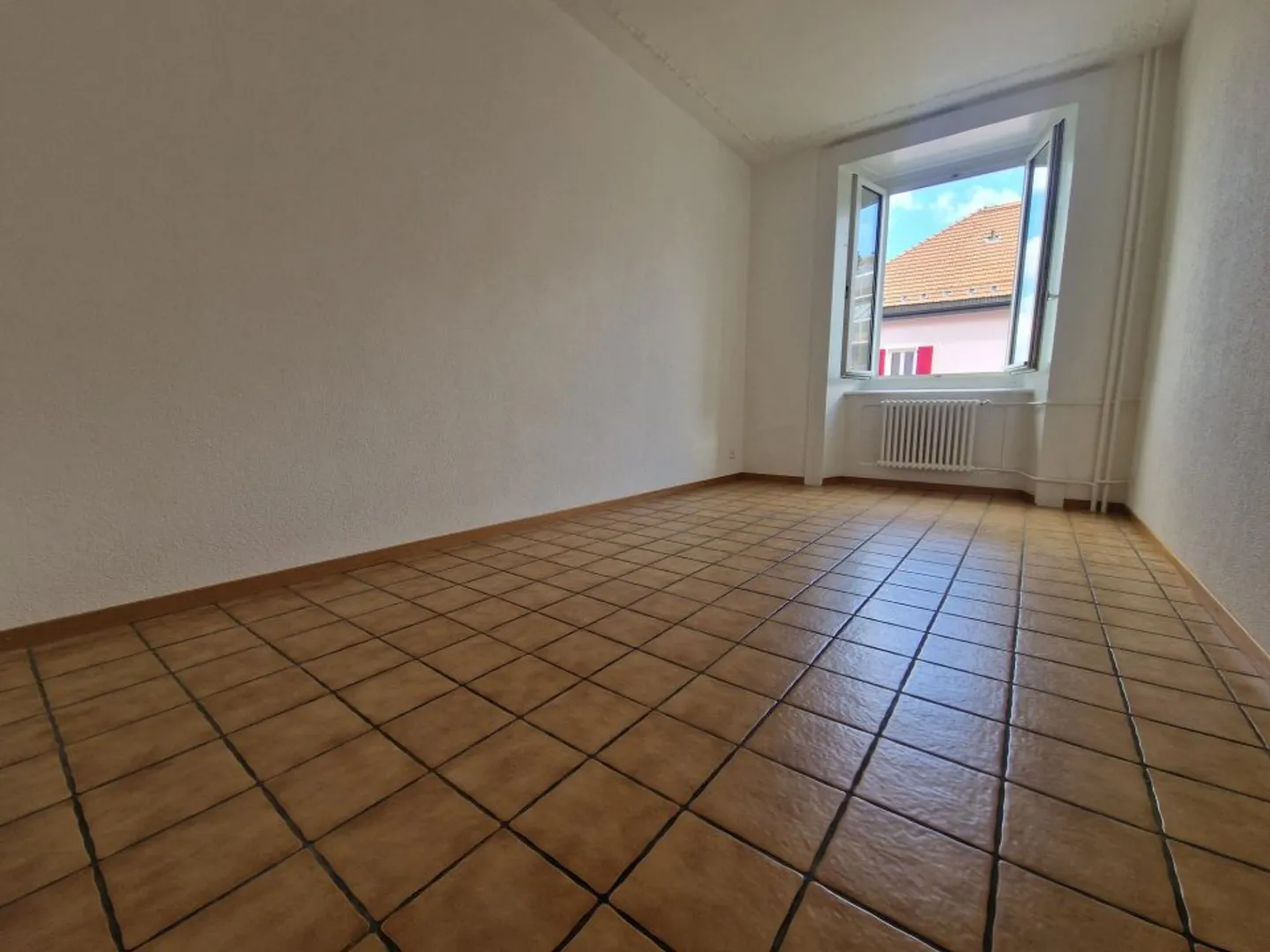05582 - Beautiful 2-Room Apartment - Combe-Grieurin 31 - La Chaux-de-Fonds - Photo 2 of 5