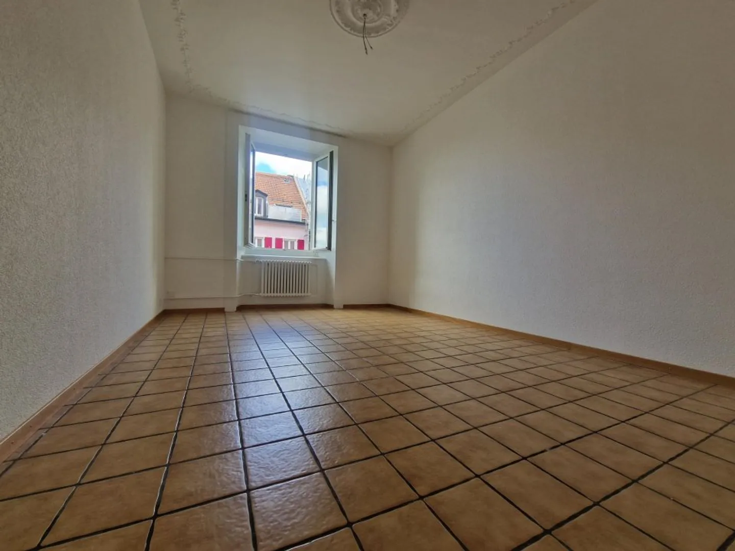 05582 - Beautiful 2-Room Apartment - Combe-Grieurin 31 - La Chaux-de-Fonds - Photo 3 of 5