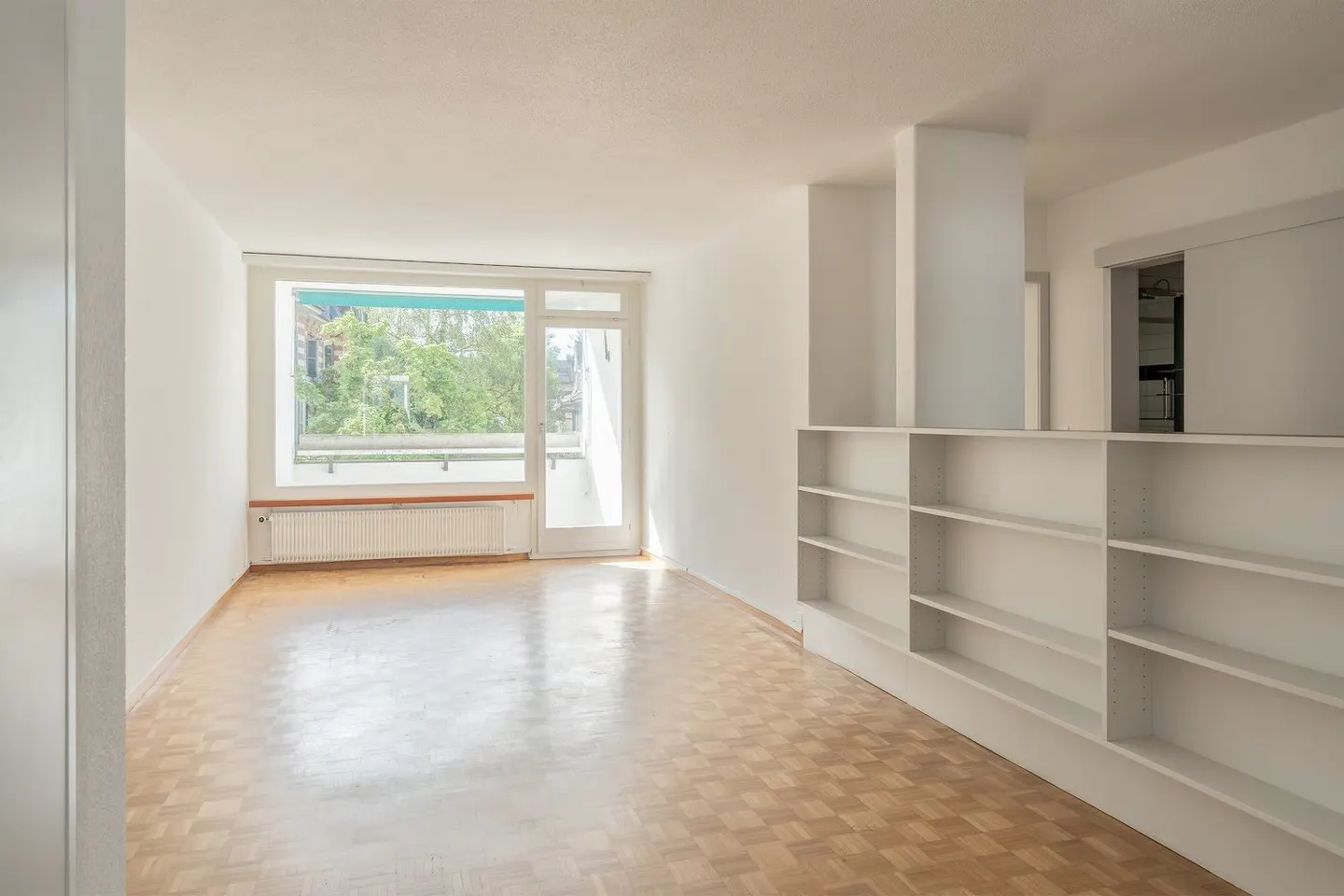 appartamento di 3.5 locali con Einstellhallenplatz - Foto 2 di 10