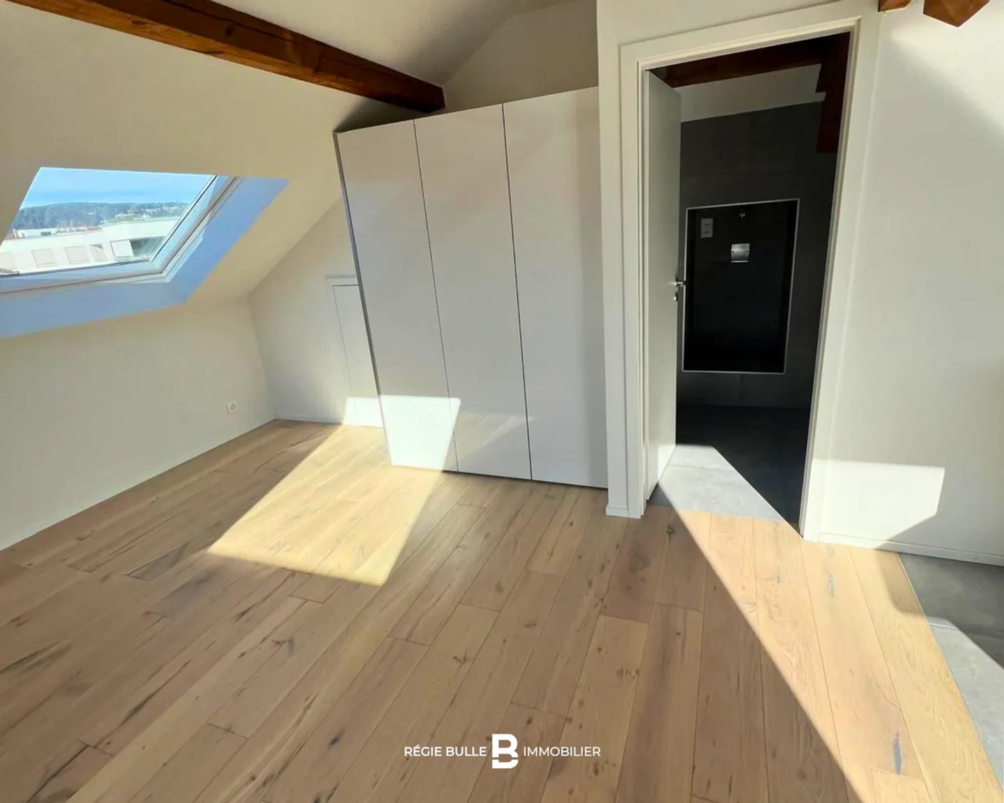 Bulle - Wunderschöne Wohnung zur Miete im Dachgeschoss - Foto 9 von 15