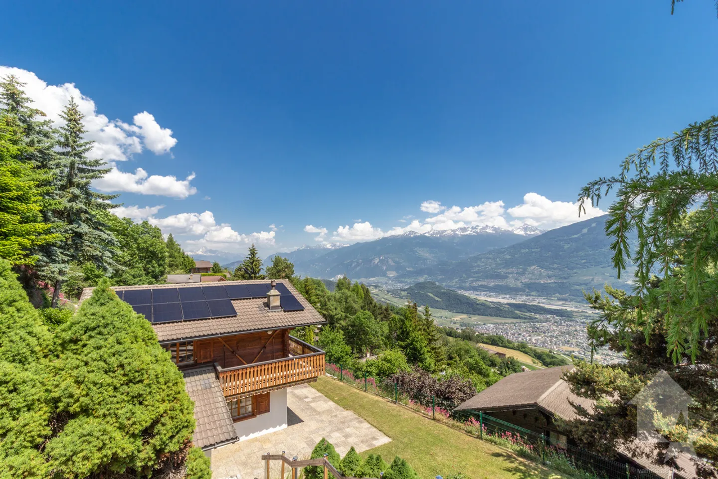 Chalet affascinante con una posizione e una vista eccezionali - Foto 1 di 34
