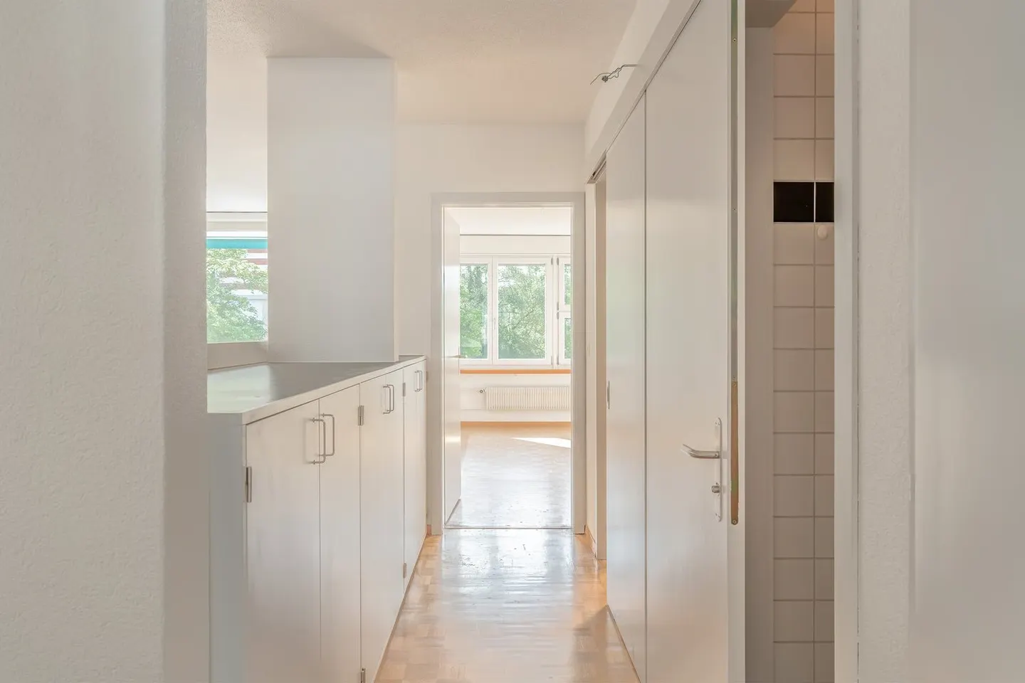 appartamento di 3.5 locali con Einstellhallenplatz - Foto 4 di 10