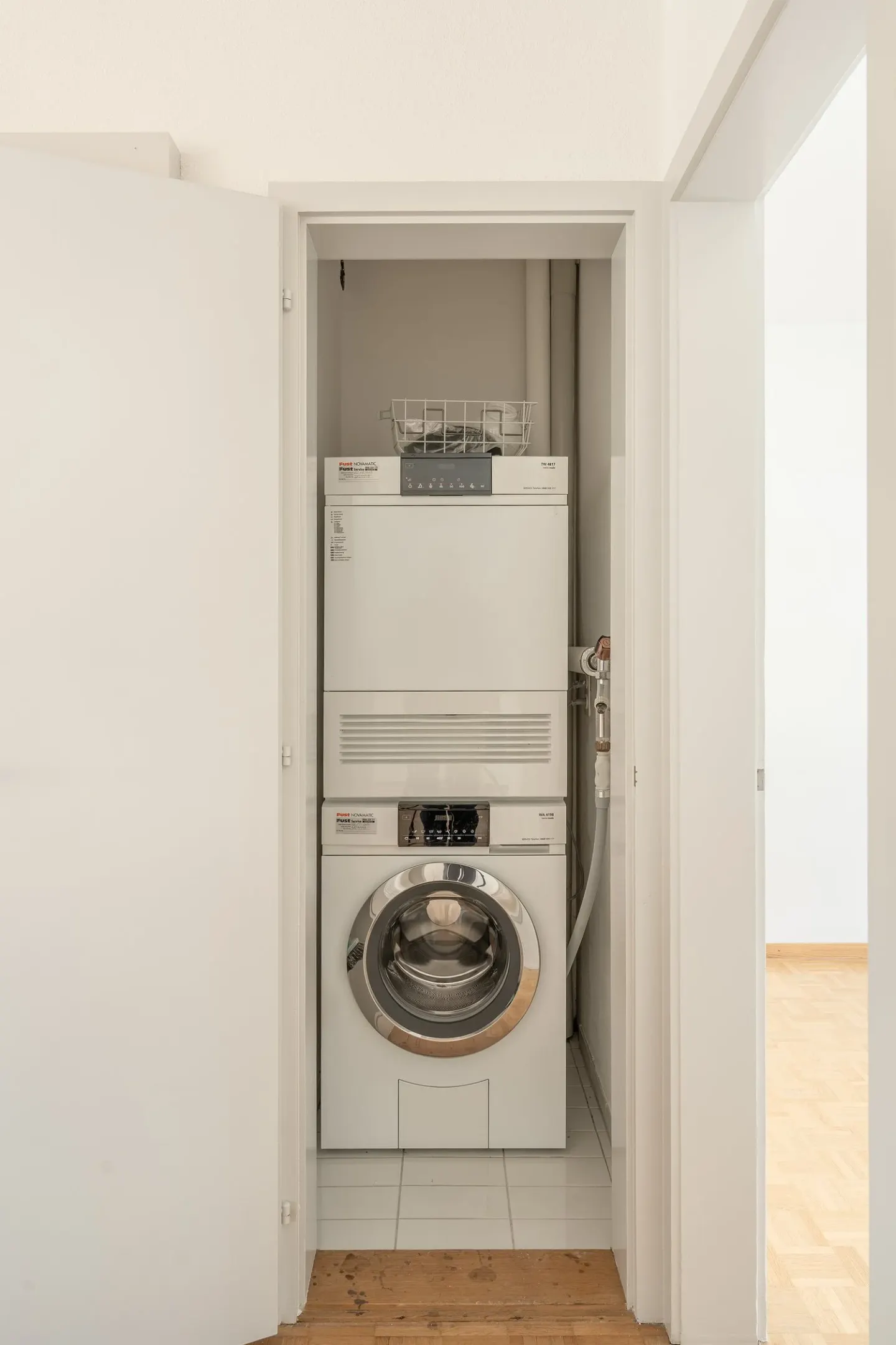 appartamento di 3.5 locali con Einstellhallenplatz - Foto 8 di 10