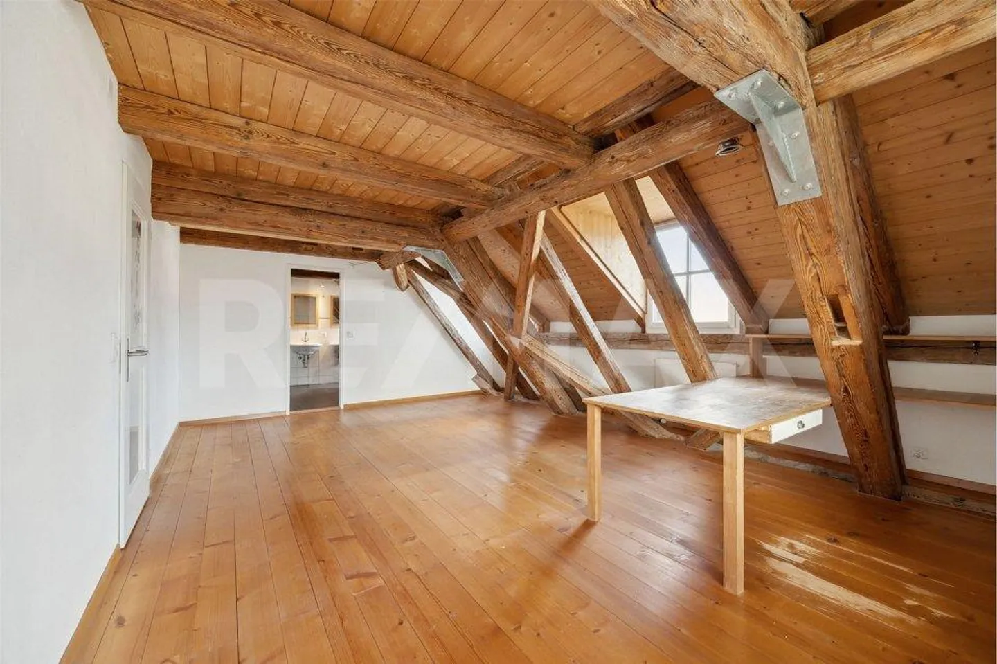 Spacious maisonette apartment in a central location... - Photo 6 of 13
