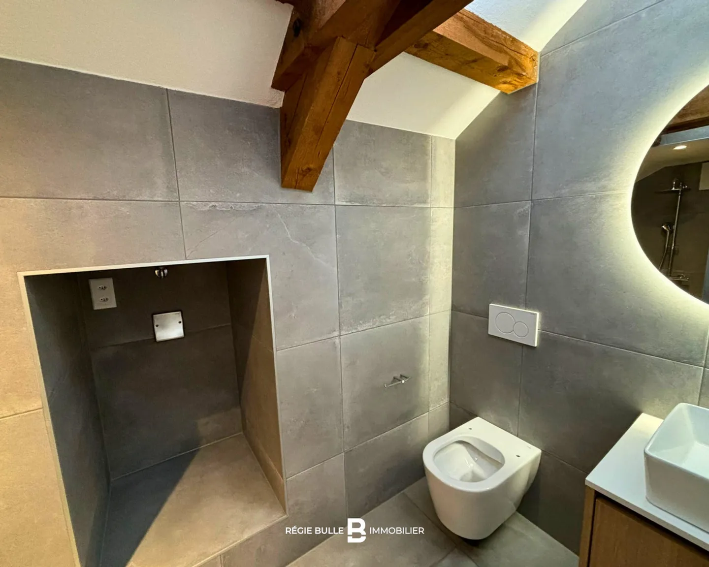 Bulle - Wunderschöne Wohnung zur Miete im Dachgeschoss - Foto 12 von 15