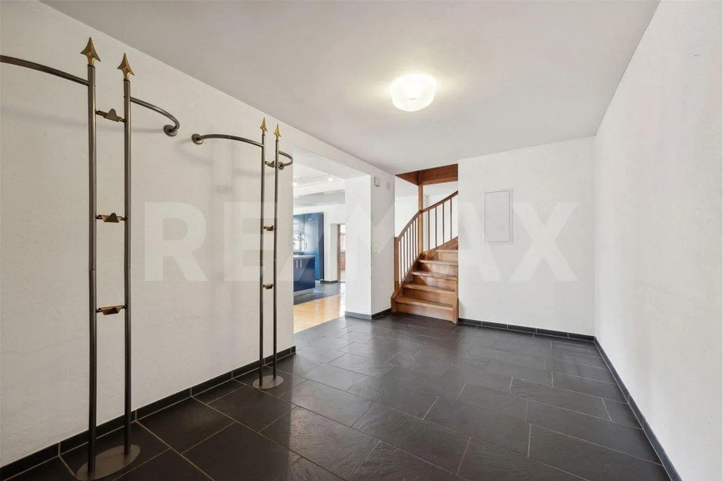 Spacious maisonette apartment in a central location... - Photo 11 of 13