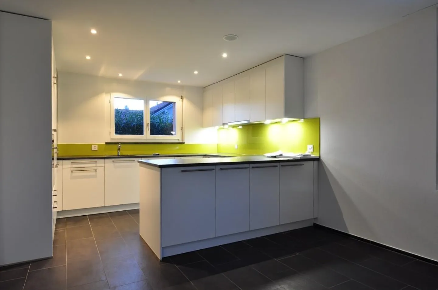 Ampio appartamento con giardino di 6½ locali in posizione tranquilla con giardino - Foto 1 di 8