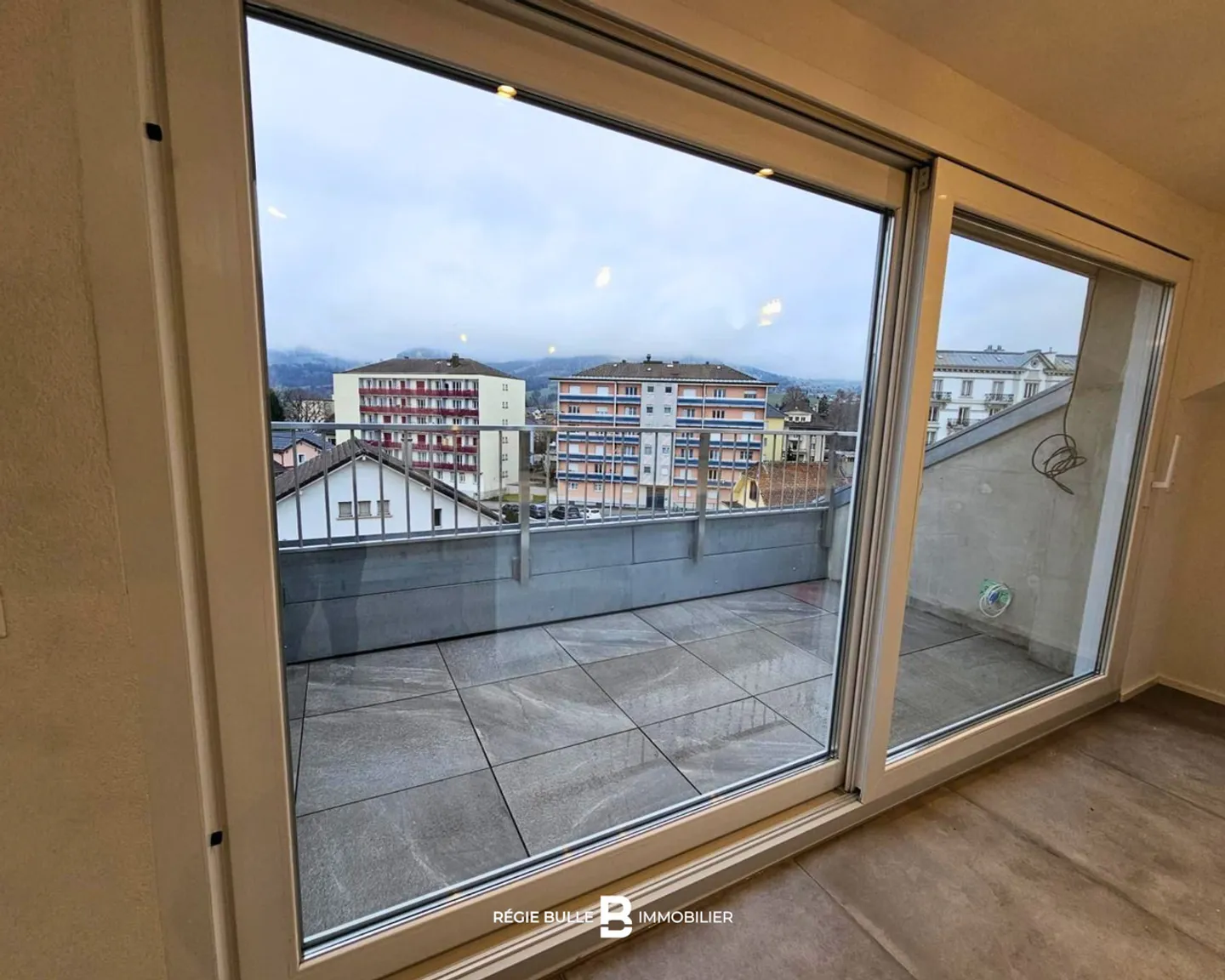 Bulle - Wunderschöne Wohnung zur Miete im Dachgeschoss - Foto 14 von 15