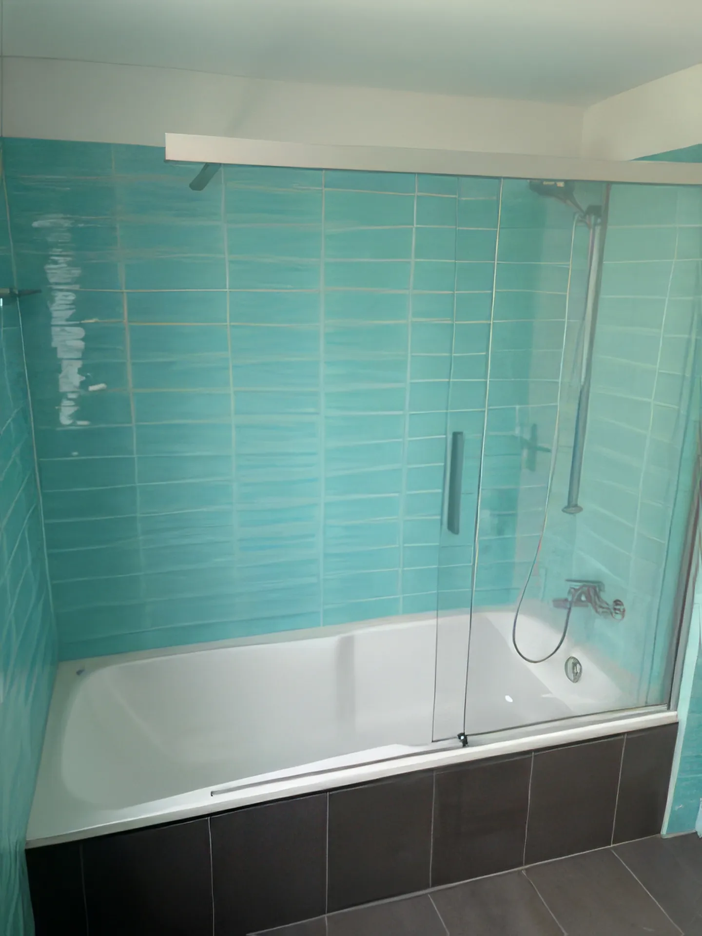 Modern Apartment with Private Garden - Photo 7 of 9