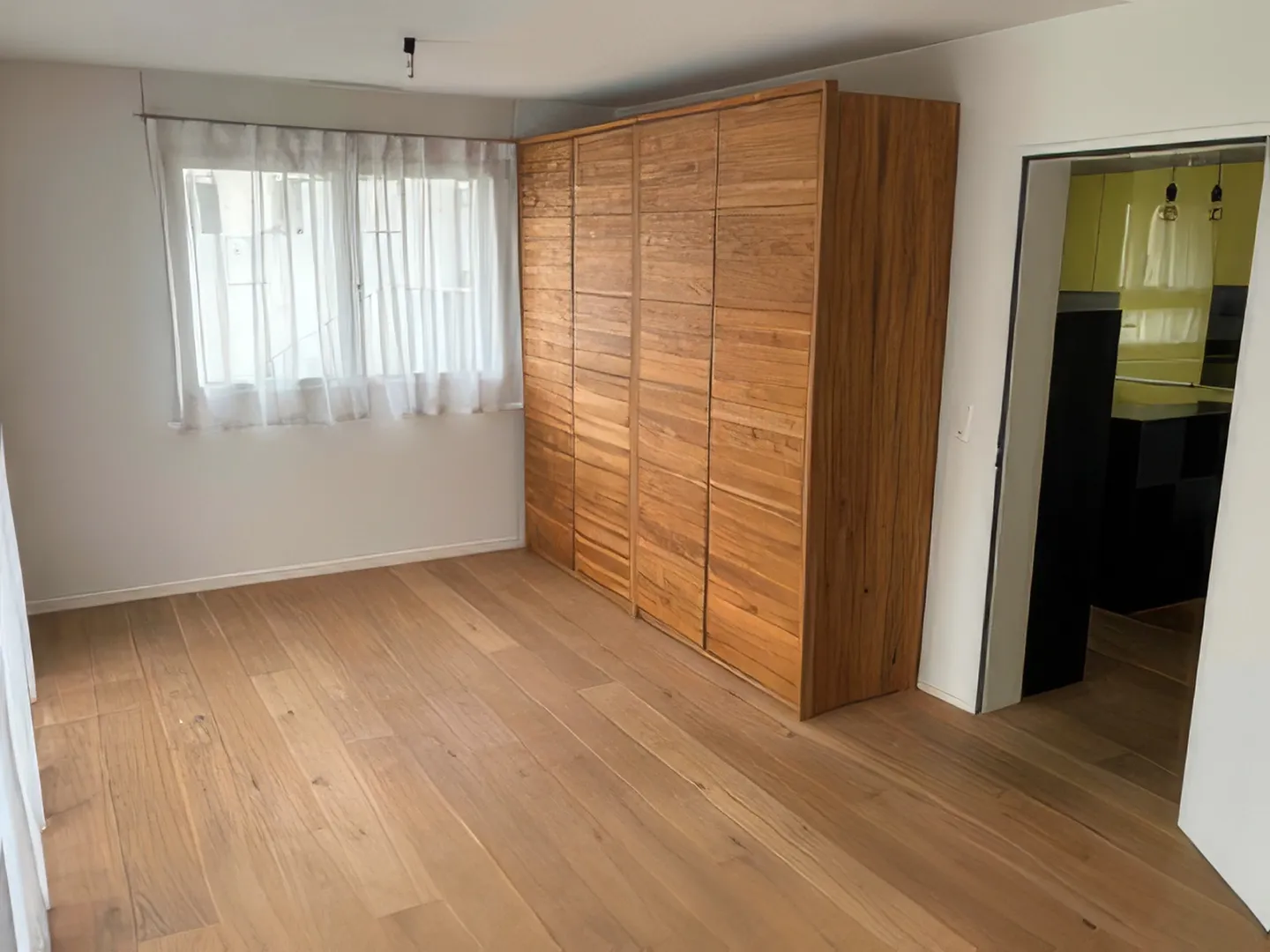 Modern Apartment with Private Garden - Photo 8 of 9