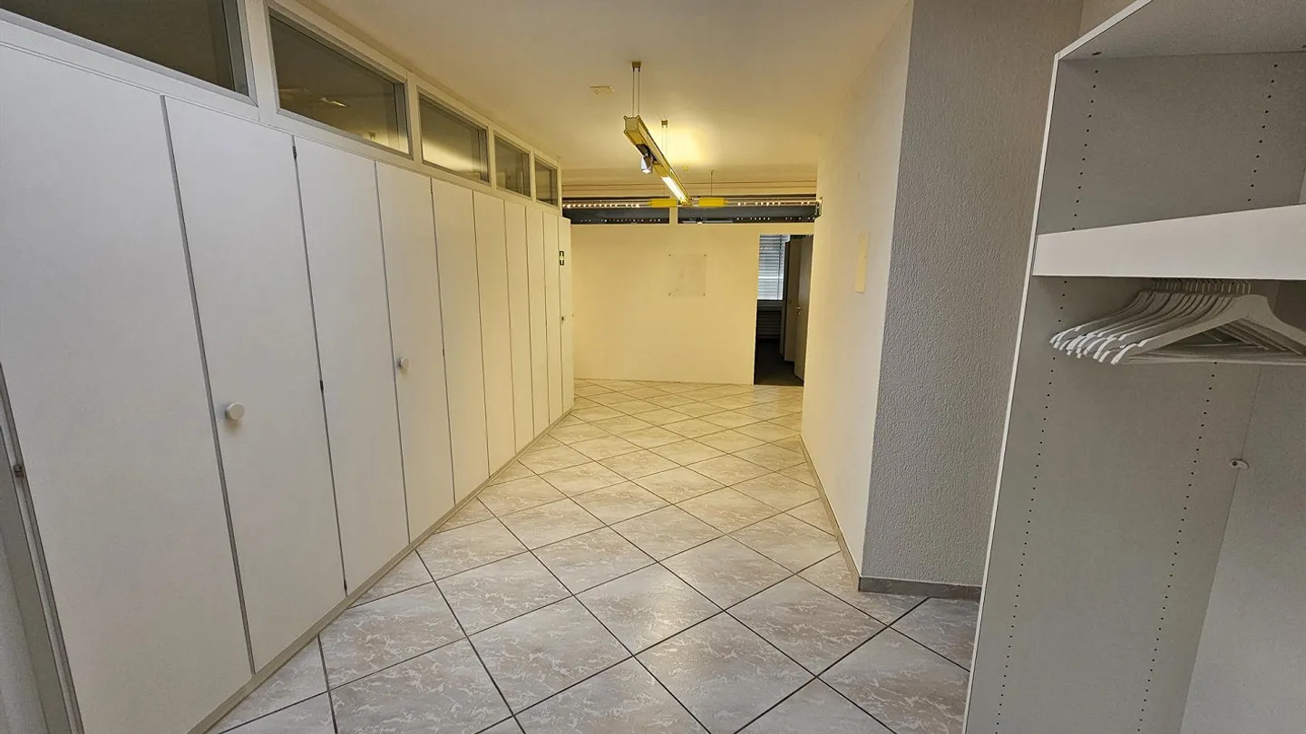 329 m2 Office / Practice Space - Photo 2 of 6