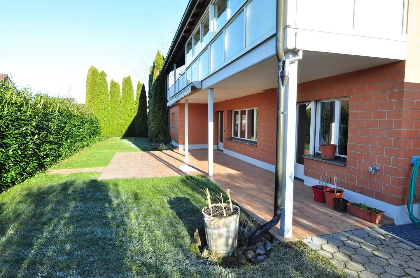 Ampio appartamento con giardino di 6½ locali in posizione tranquilla con giardino - Foto 3 di 8