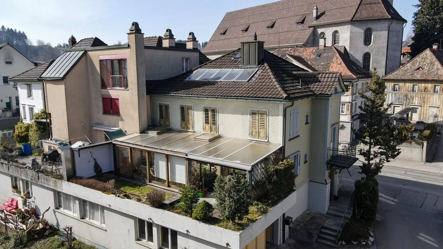 Vivre et travailler dans un emplacement central – propriété résidentielle et commerciale polyvalente - Photo 3 sur 8