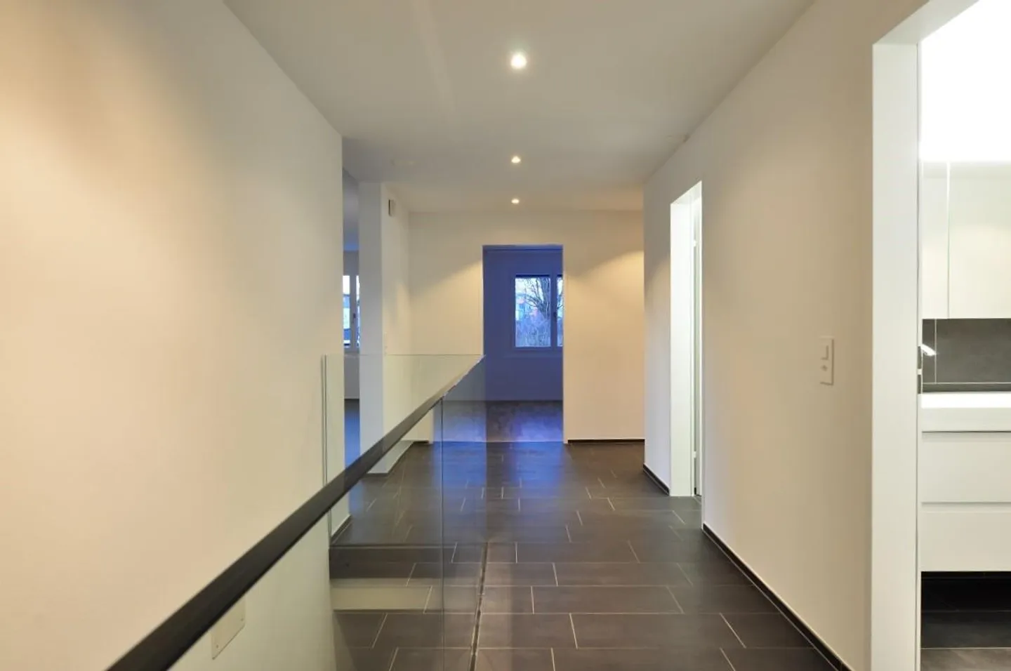 Ampio appartamento con giardino di 6½ locali in posizione tranquilla con giardino - Foto 5 di 8