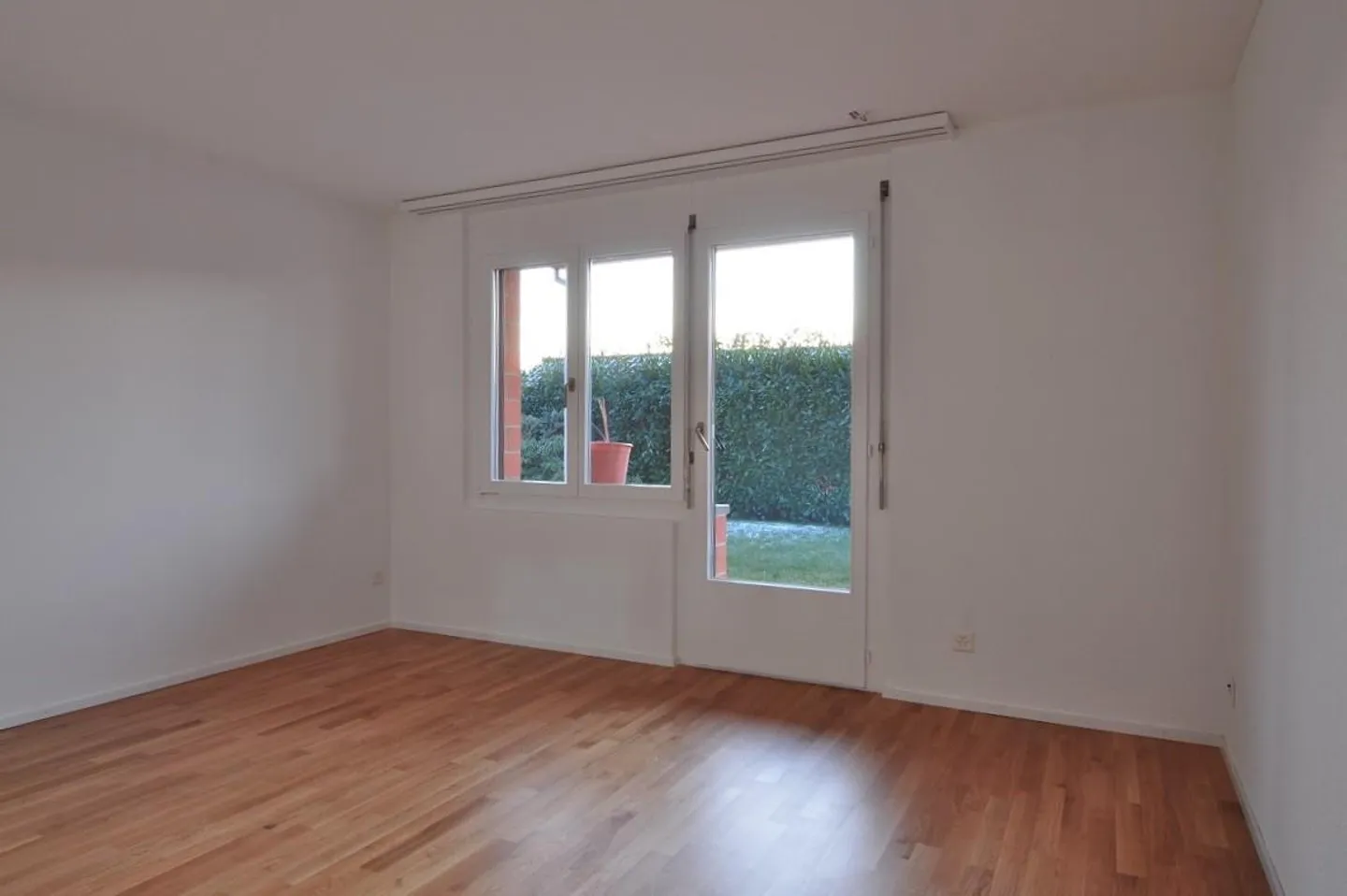 Ampio appartamento con giardino di 6½ locali in posizione tranquilla con giardino - Foto 7 di 8