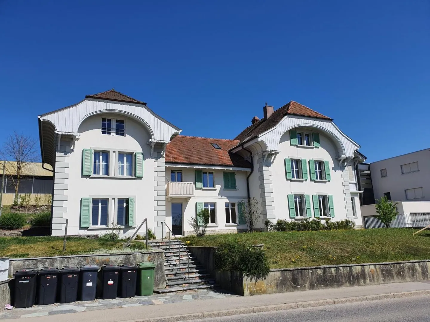 Courtepin: Möblierte 2,5-Zimmer-Wohnung im Dachgeschoss - Foto 1 von 7