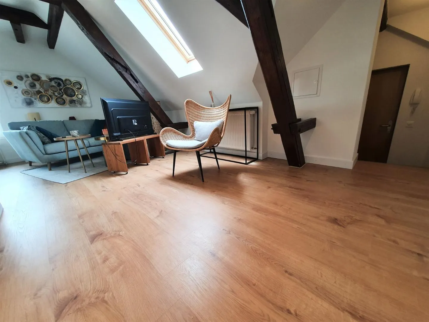 Courtepin: Möblierte 2,5-Zimmer-Wohnung im Dachgeschoss - Foto 2 von 7