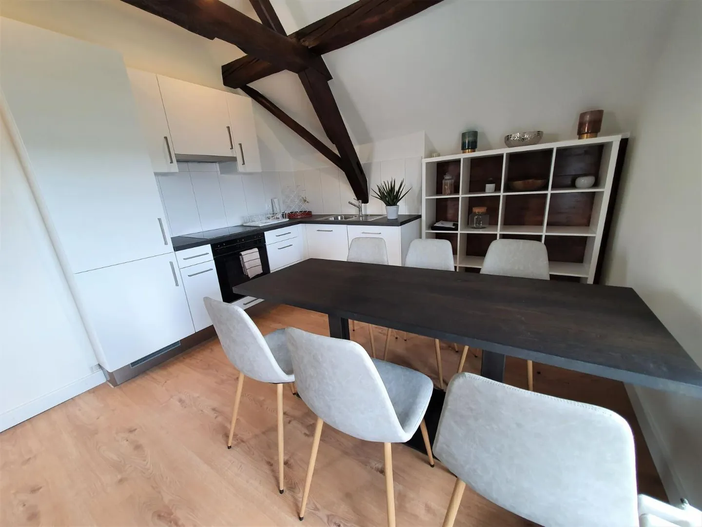 Courtepin: Möblierte 2,5-Zimmer-Wohnung im Dachgeschoss - Foto 3 von 7