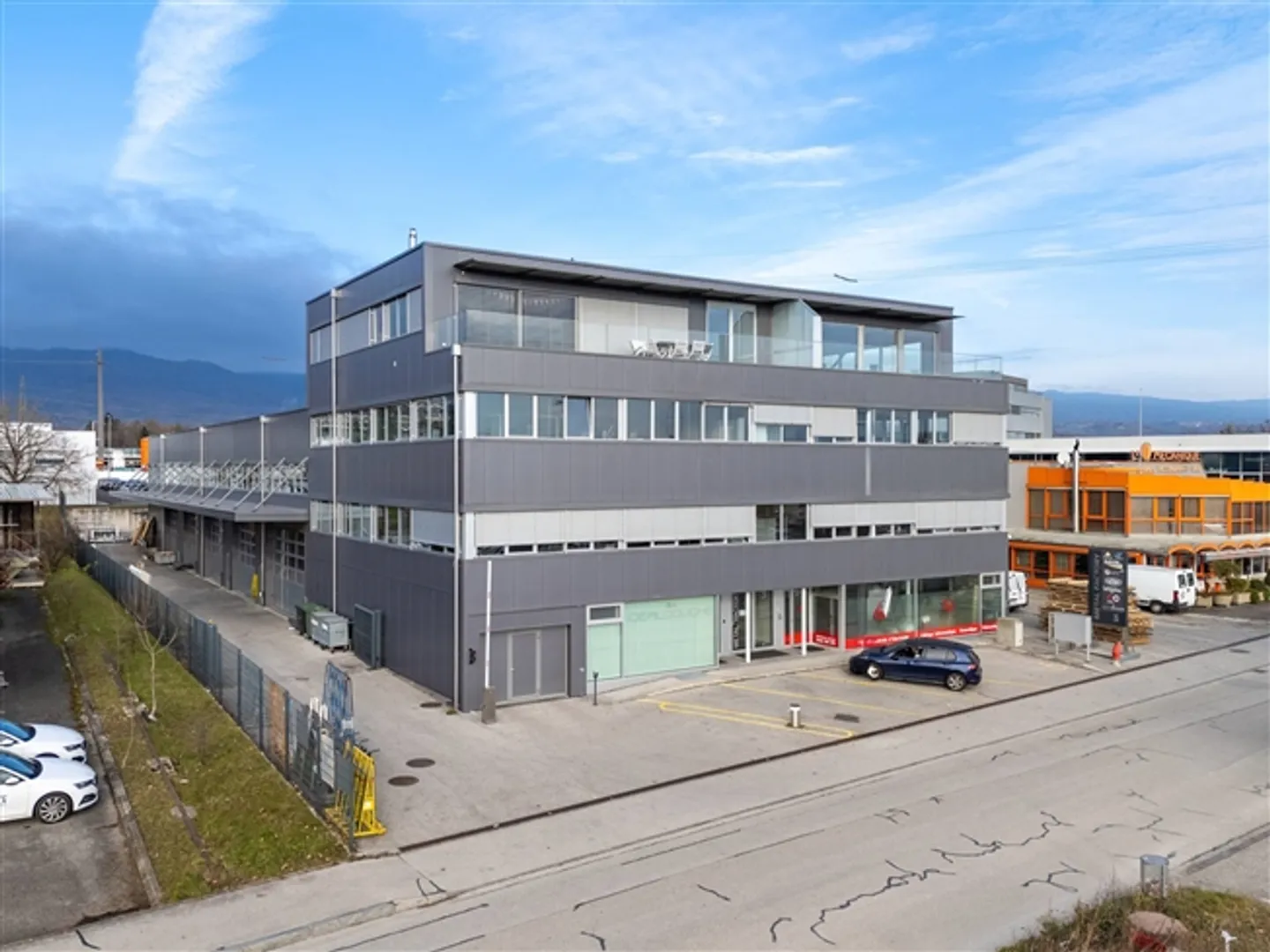 Bellissimo spazio industriale in una posizione ideale - Foto 1 di 9