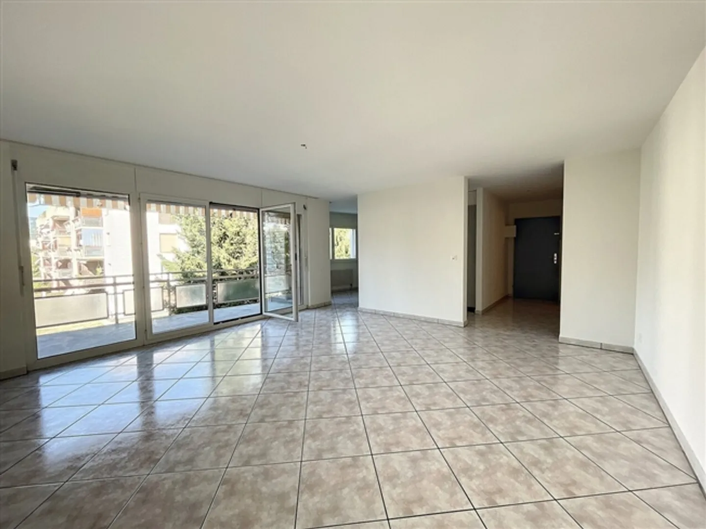 «SEHR SCHÖNE 3 1/2-Zimmer-Wohnung!» - Foto 2 von 9