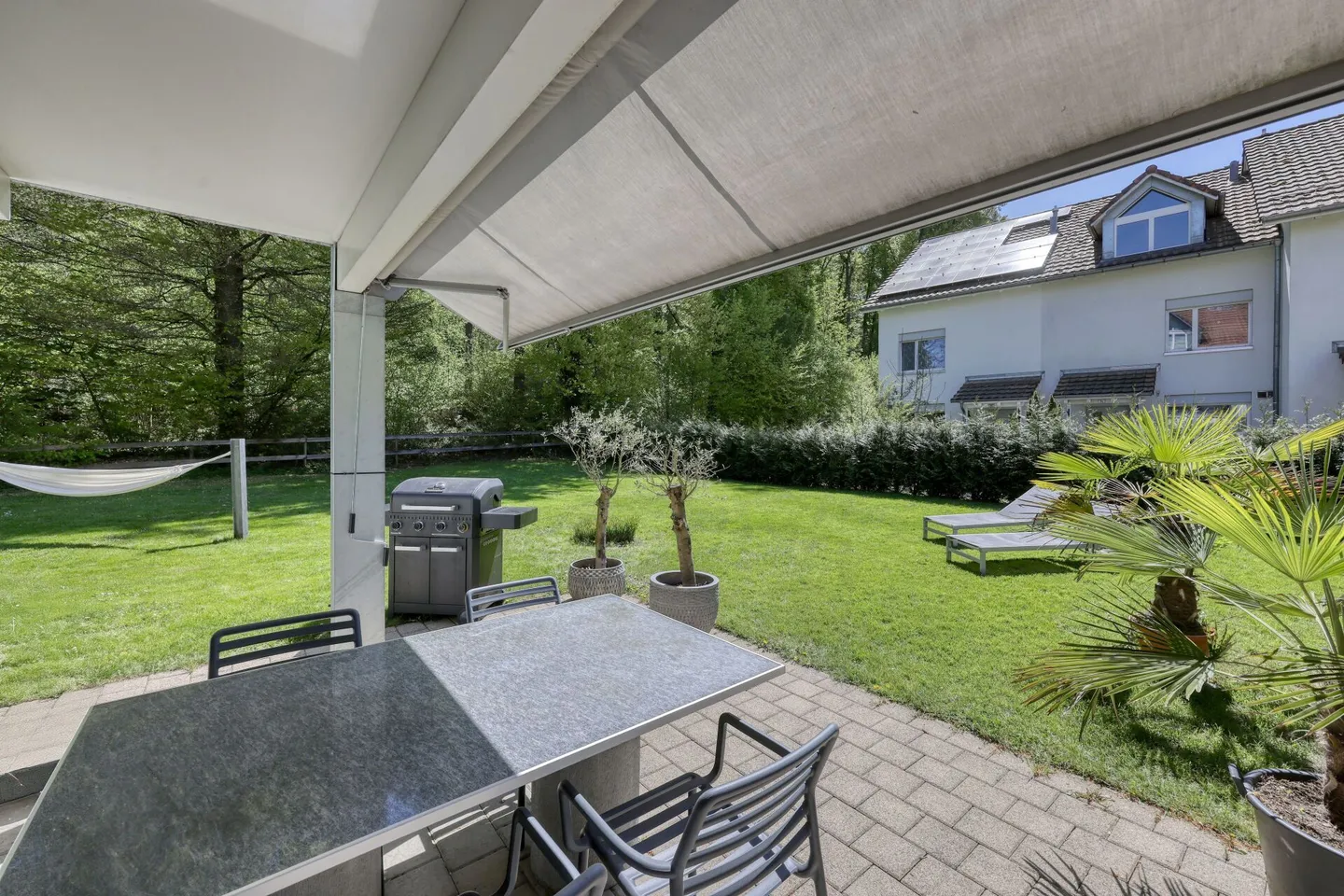 Casa bifamiliare adatta alle famiglie con 5,5 stanze, grande giardino e potenziale di espansione - Foto 3 di 6