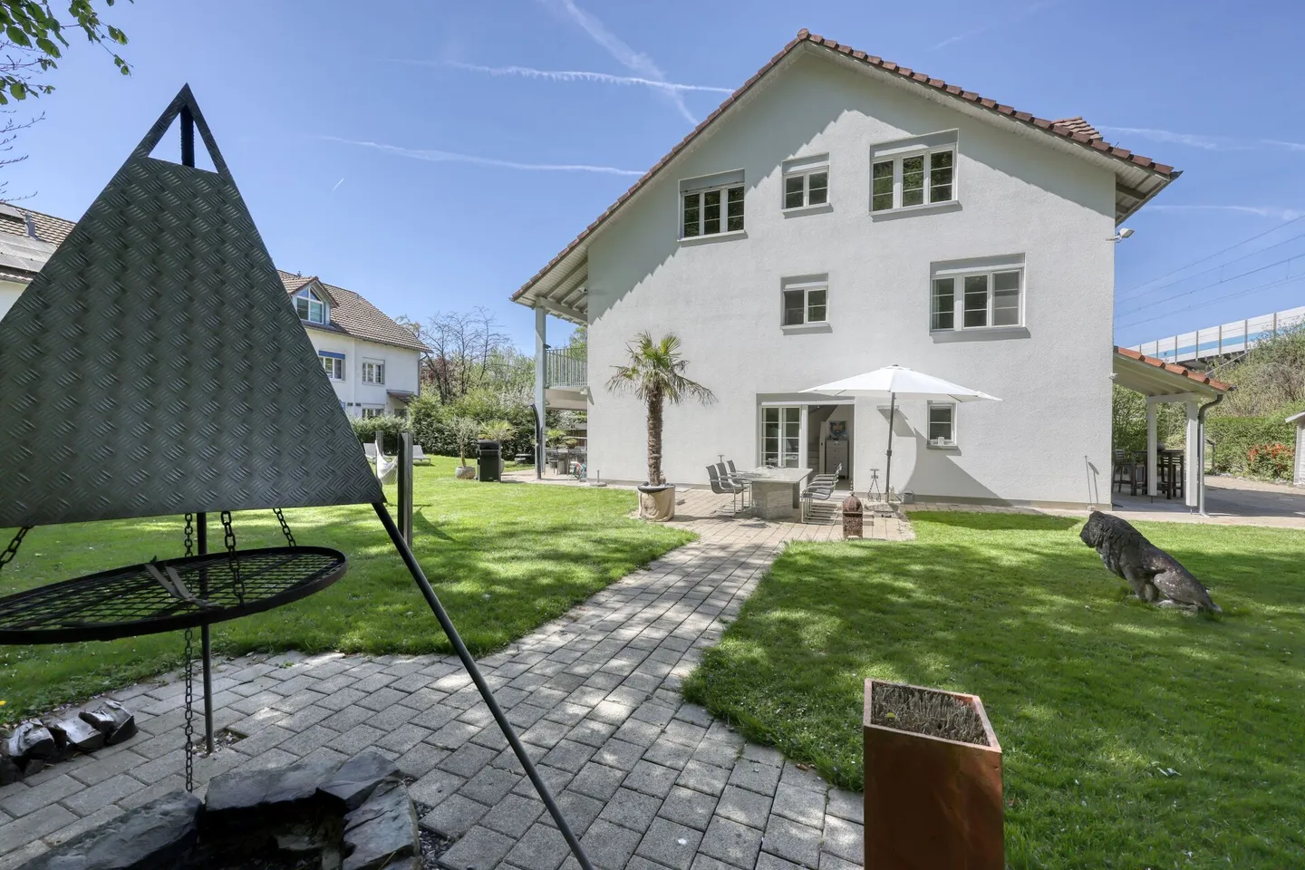 Casa bifamiliare adatta alle famiglie con 5,5 stanze, grande giardino e potenziale di espansione - Foto 6 di 6