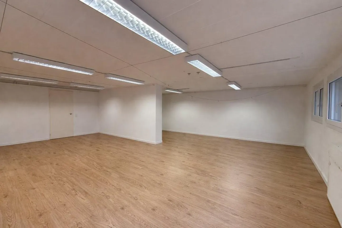Espace commercial polyvalent avec un agencement généreux - Photo 1 sur 7