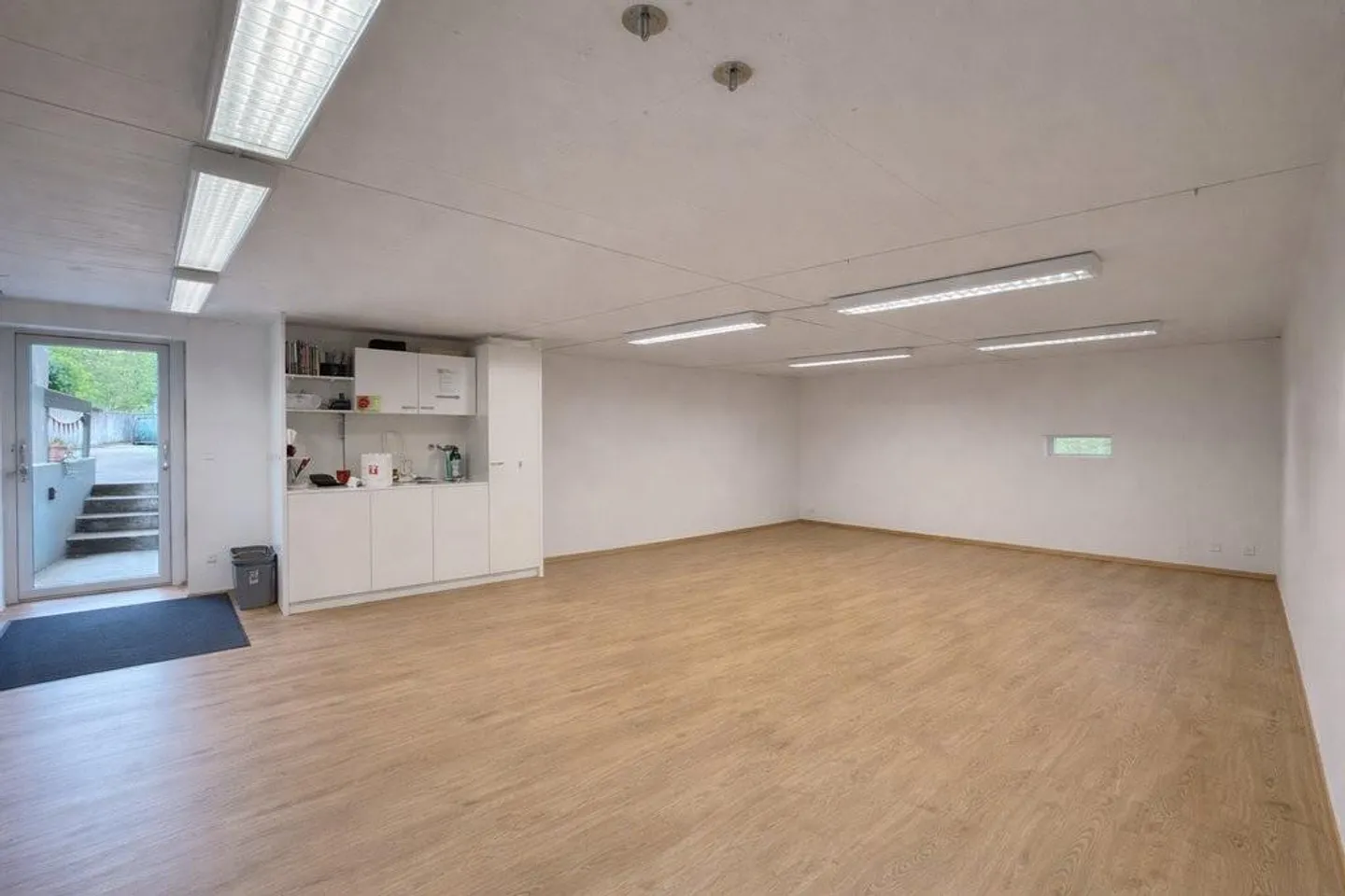 Espace commercial polyvalent avec un agencement généreux - Photo 3 sur 7