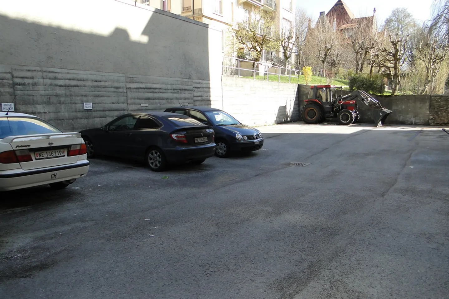 Außenparkplatz verfügbar - Foto 1 von 2