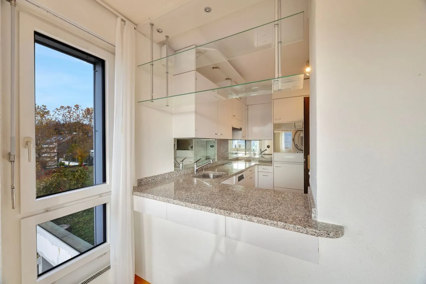 SUNNY, CENTRAL AND WITH LOTS OF CHARM - Photo 6 of 11