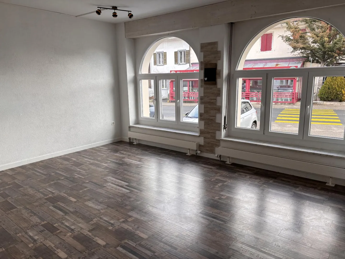 Lokal für Geschäfte oder Büros im Stadtzentrum - Foto 1 von 10