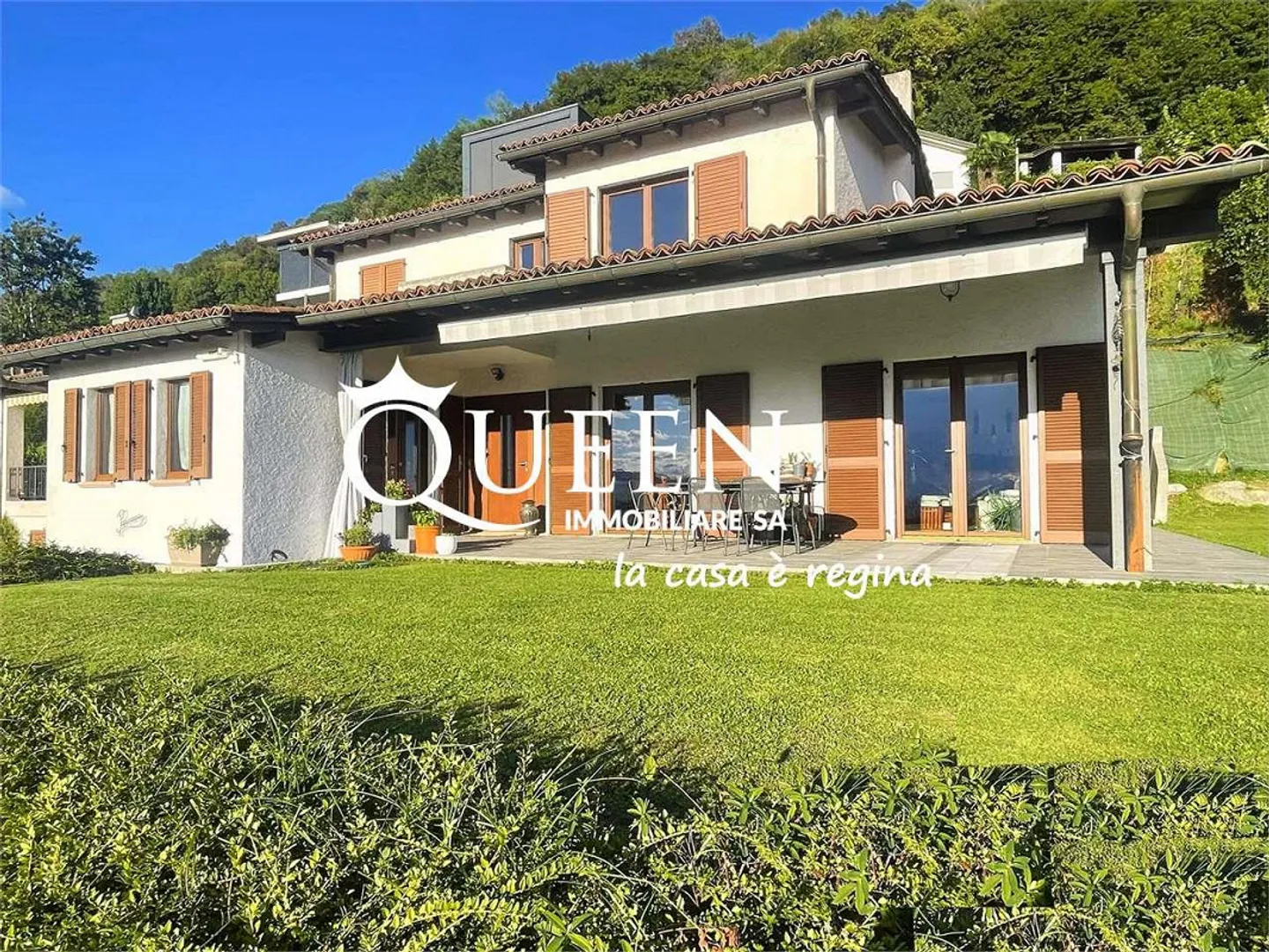 Morbio Superiore: Villa mit 10,5 Zimmern, 304 m², großem Garten, atemberaubendem Blick - Foto 1 von 13