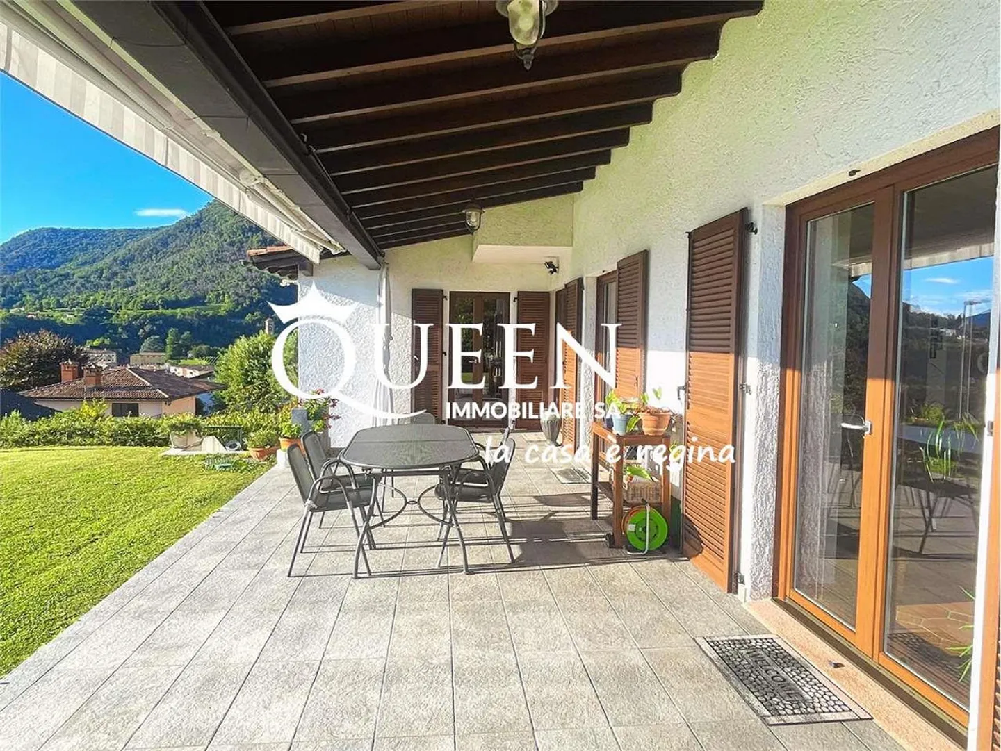 Morbio Superiore: Villa mit 10,5 Zimmern, 304 m², großem Garten, atemberaubendem Blick - Foto 5 von 13