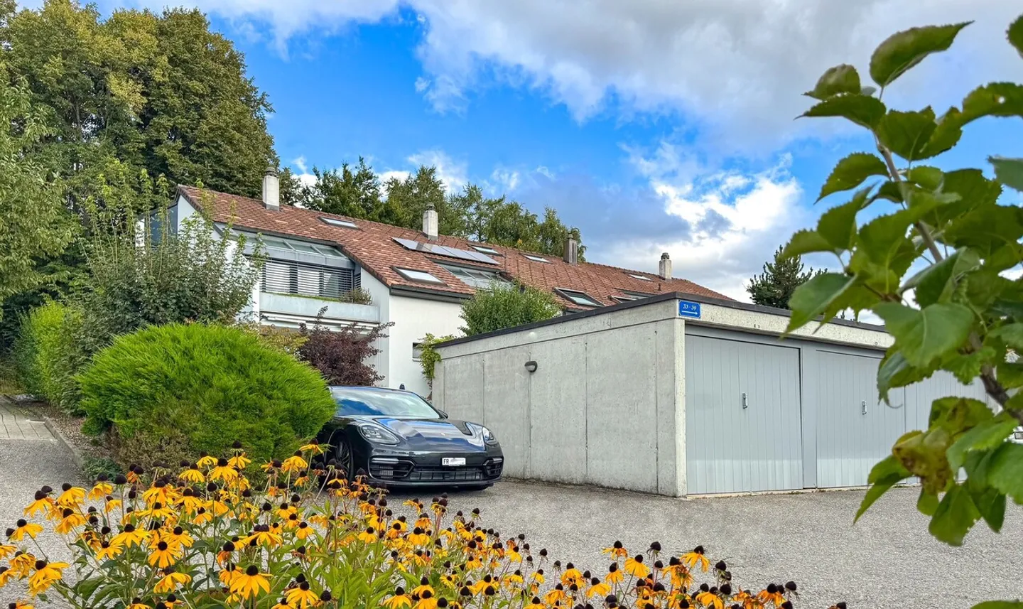 Charming Row Villa in a Quiet Location with a View of the Moleson - Photo 3 of 18
