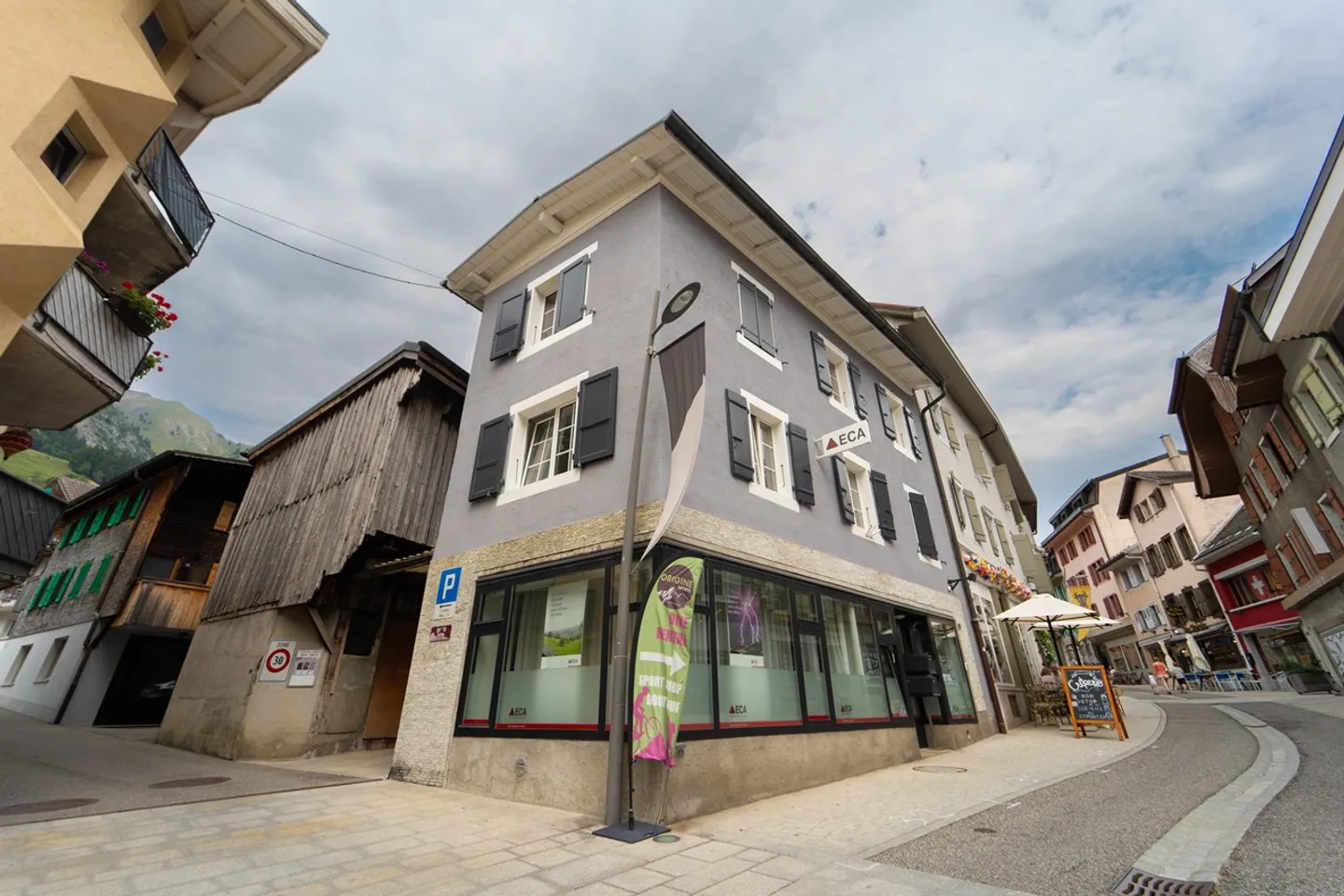 Bâtiment de village à usage mixte au cœur de Château-d'?x (VD) - Photo 1 sur 7