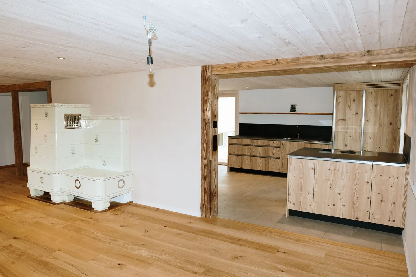 Landwirtschaftliche Liegenschaft mit kernsaniertem Bauernhaus - Foto 2 von 15