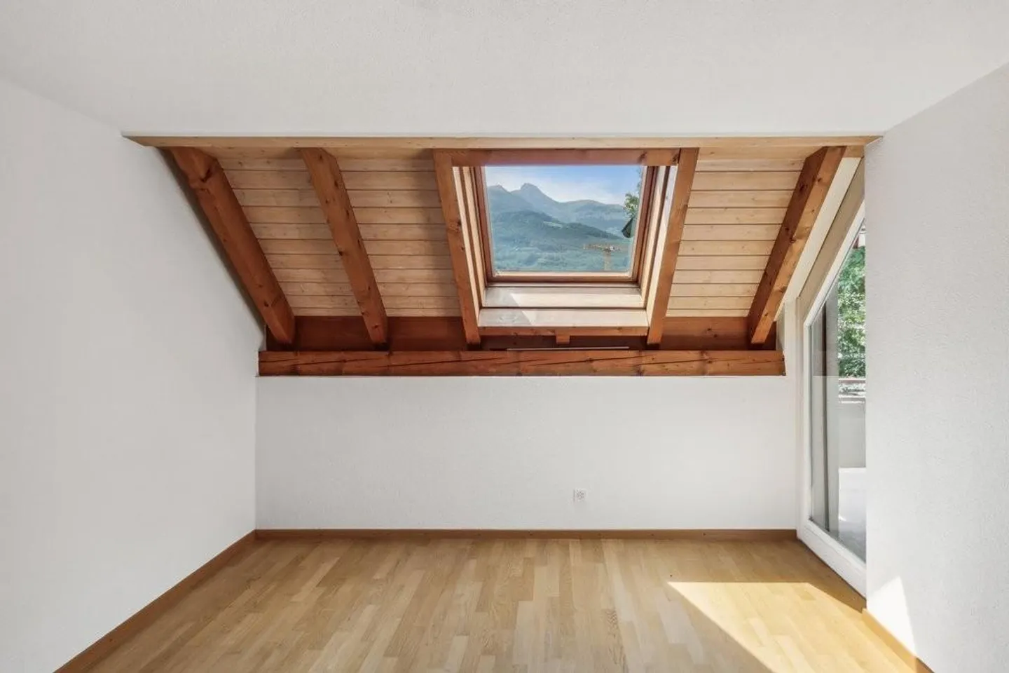 La tua nuova casa su due piani con vista sulle montagne! - Foto 7 di 12