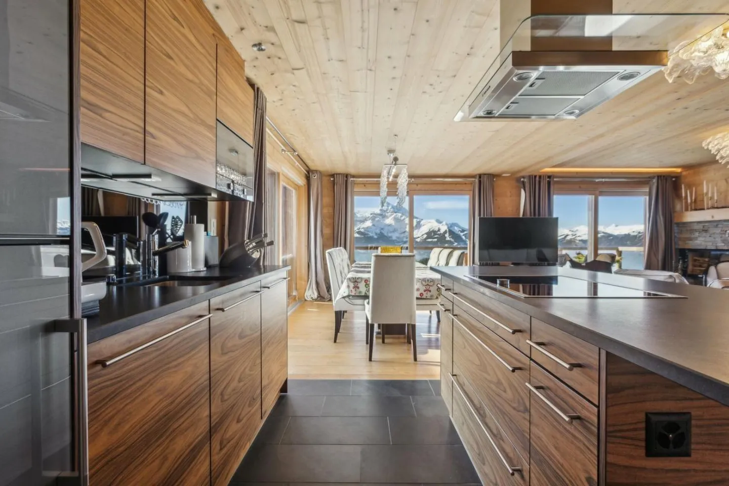 The Pearl Domain - The Quintessence of Alpine Living - Photo 8 of 13
