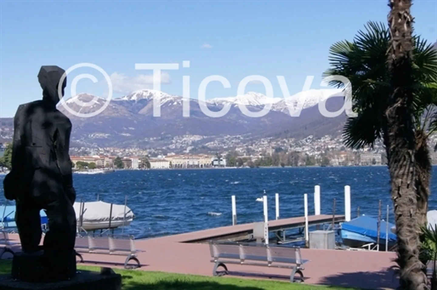 Spazi commerciali/uffici al piano terra con vista sul lago e vetrine - TOP INVESTIMENTO! - Foto 1 di 1