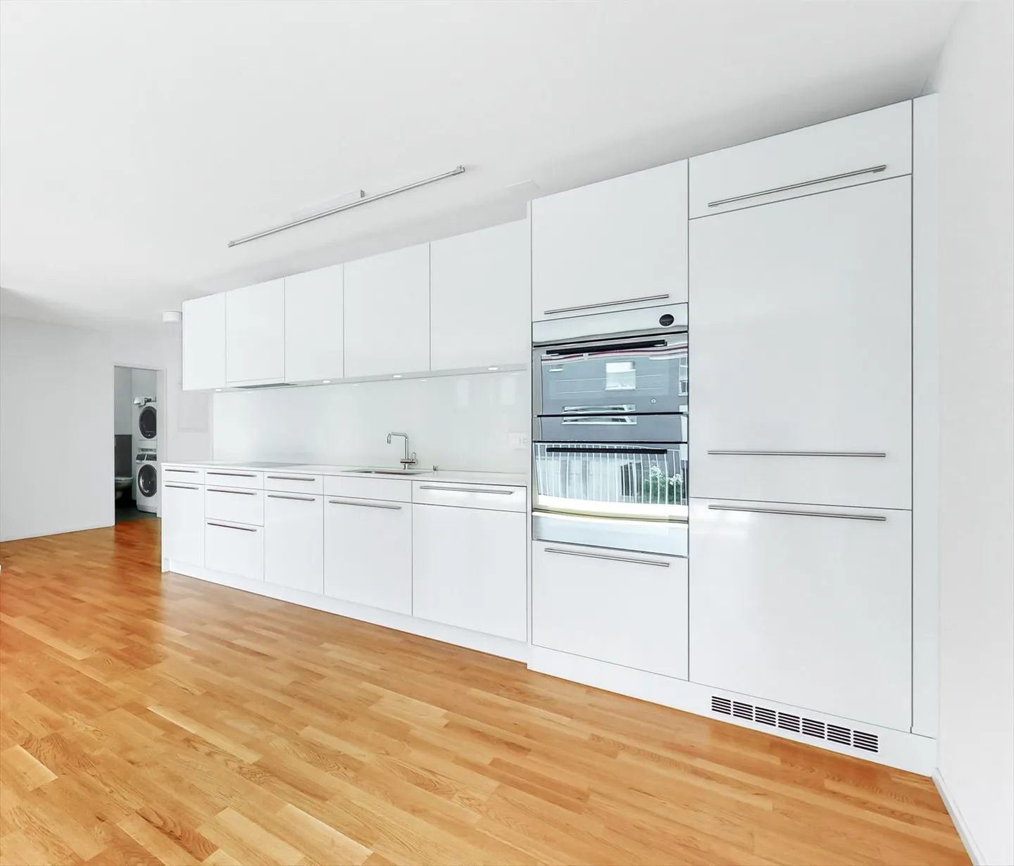 Modern apartment with terrace sought - Photo 3 of 8