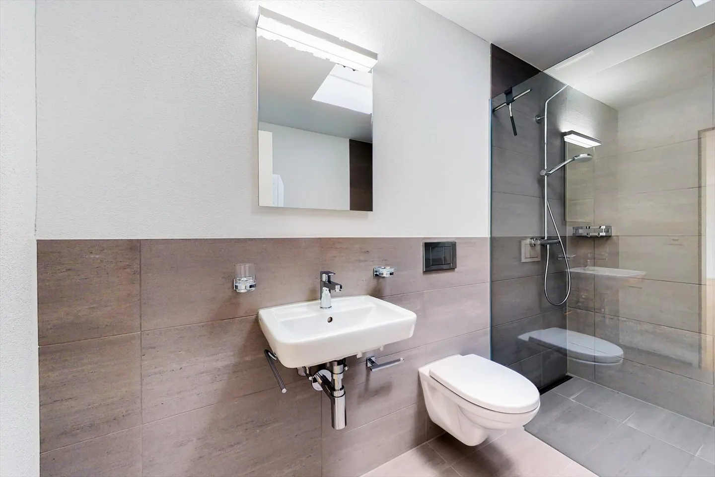 Modern apartment with terrace sought - Photo 6 of 8