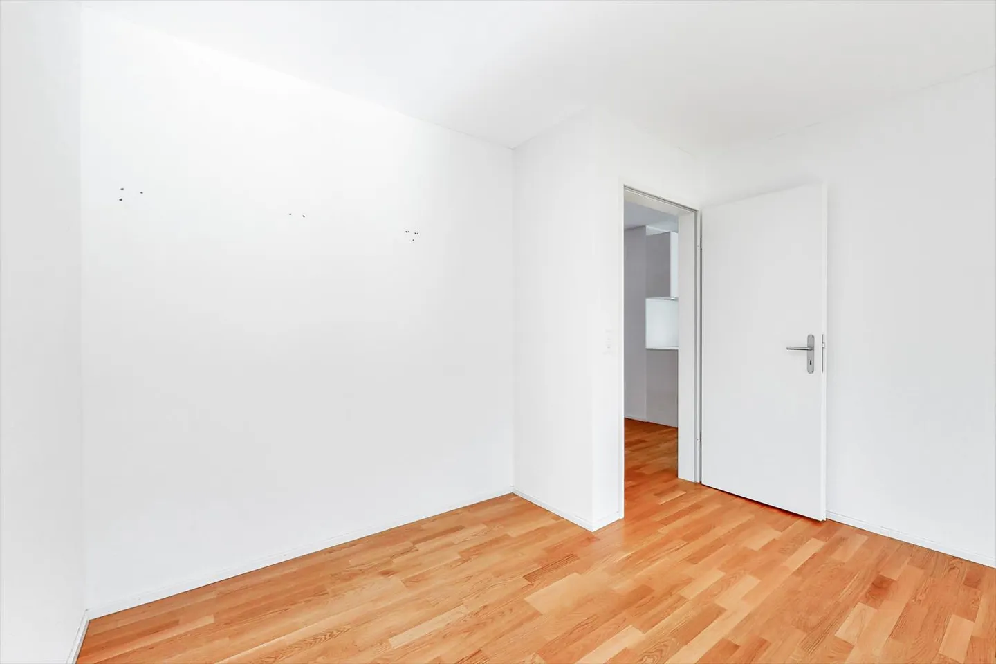 Modern apartment with terrace sought - Photo 5 of 8