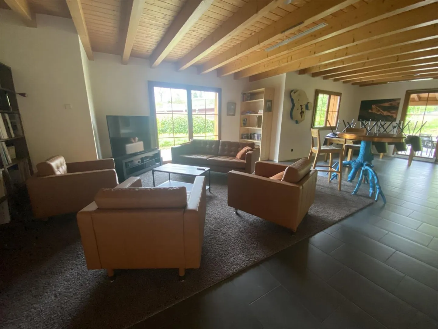 Colocazione di lusso in una casa unifamiliare con giardino e piscina - Foto 3 di 12