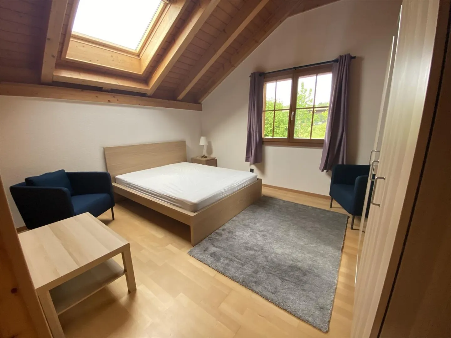 Colocazione di lusso in una casa unifamiliare con giardino e piscina - Foto 4 di 12