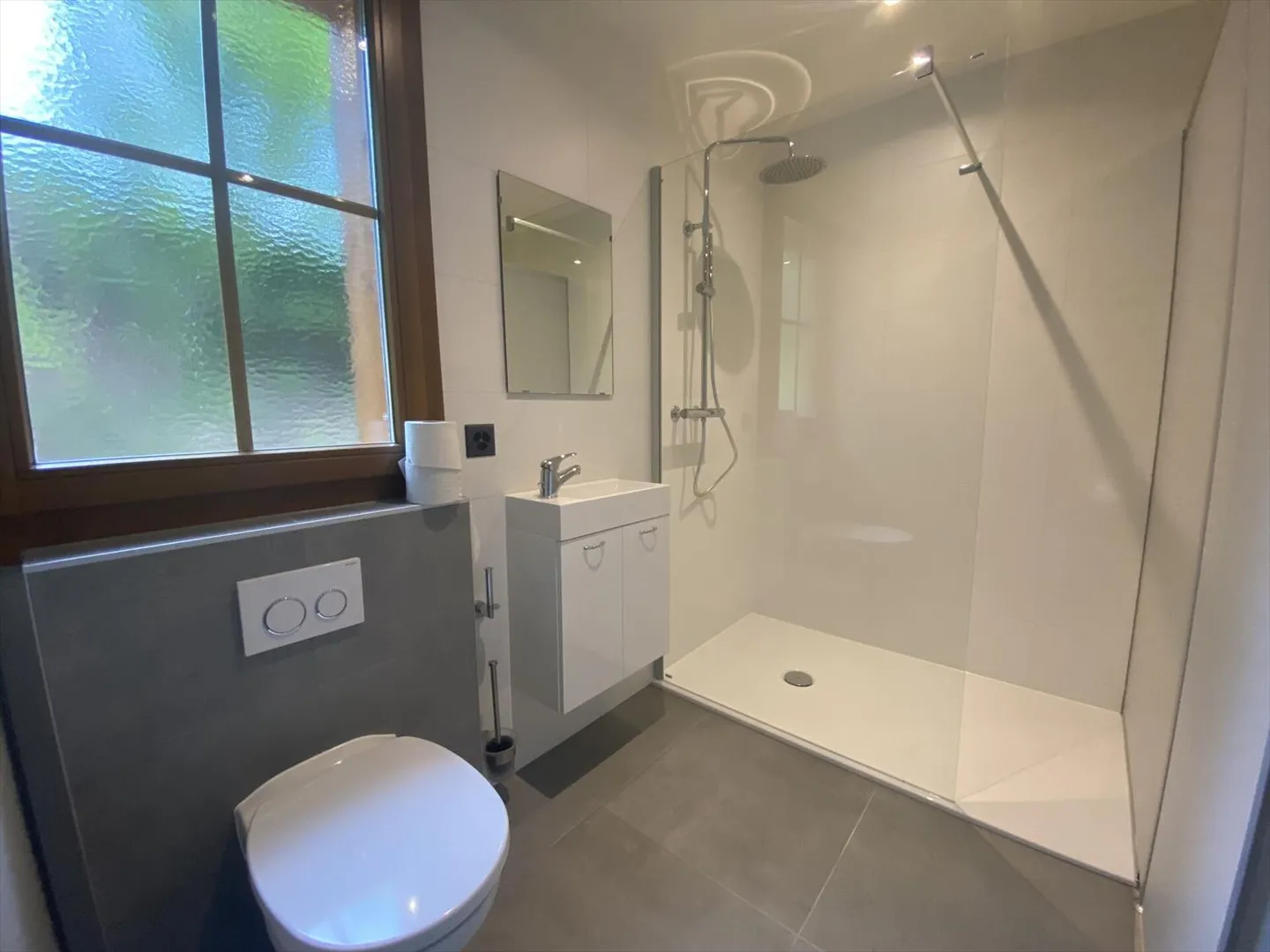 Colocazione di lusso in una casa unifamiliare con giardino e piscina - Foto 7 di 12