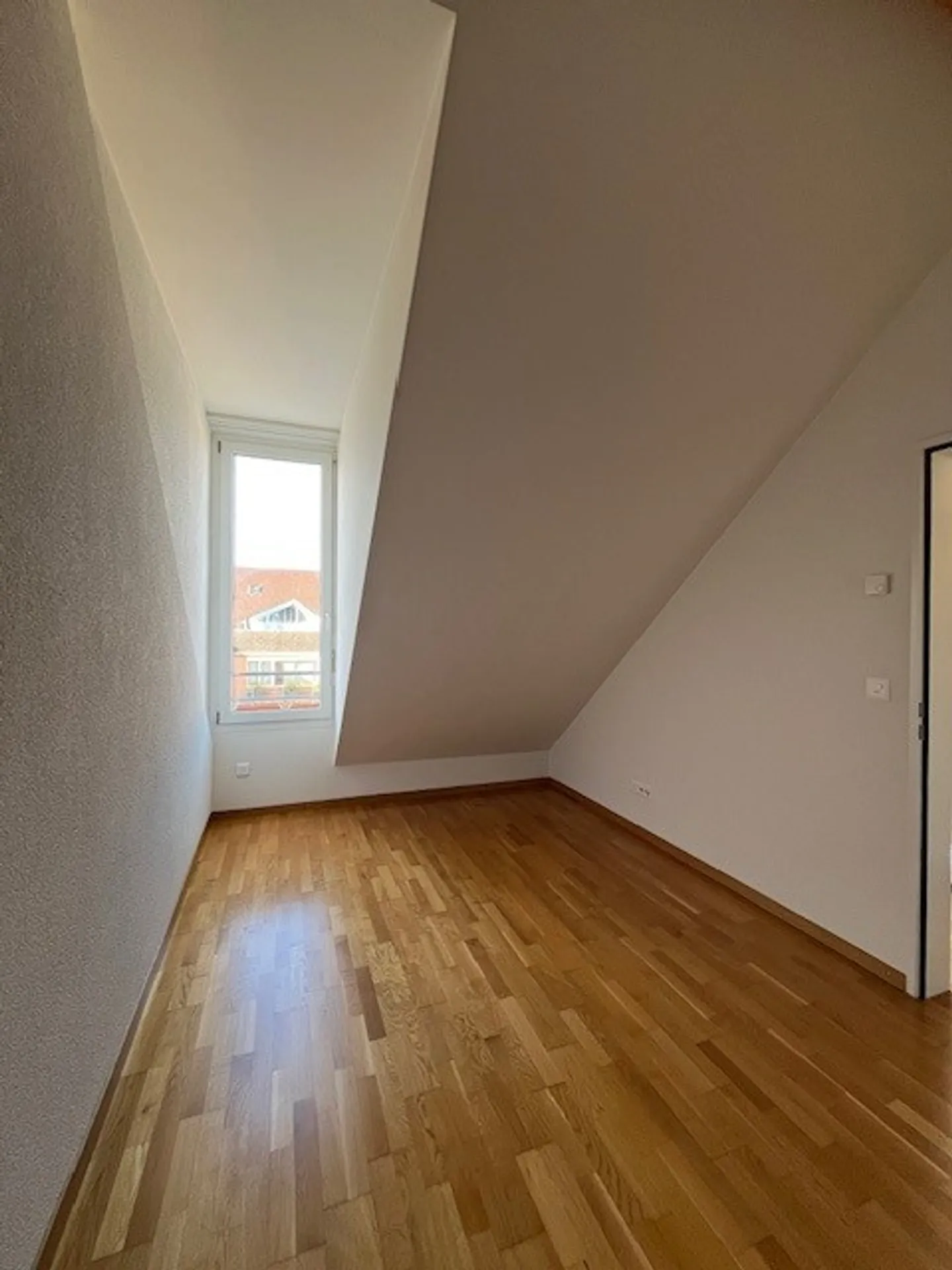 Spezielle 4.5-Zimmer-Galeriewohnung für Ihre WG? (Nähe IKEA) - Foto 1 von 13