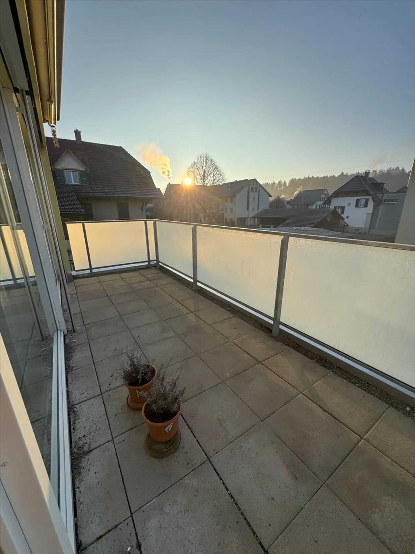 Spezielle 4.5-Zimmer-Galeriewohnung für Ihre WG? (Nähe IKEA) - Foto 2 von 13