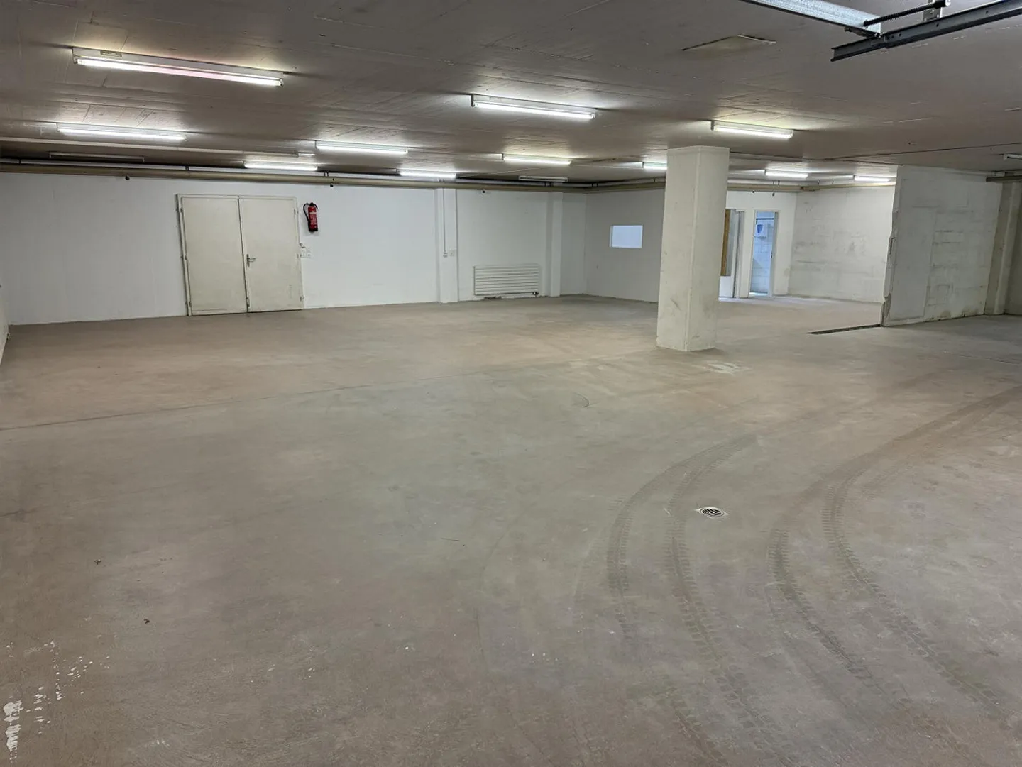 Espace commercial / Garage / Stockage - Photo 7 sur 8