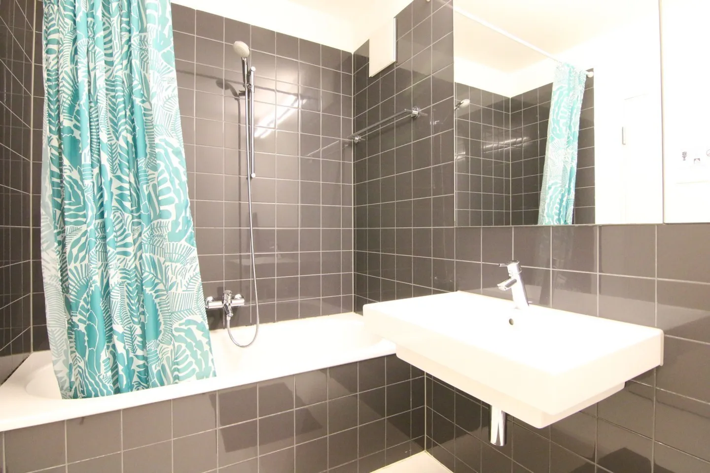 Luminoso appartamento di 3,5 stanze con standard di proprietà - Foto 3 di 7